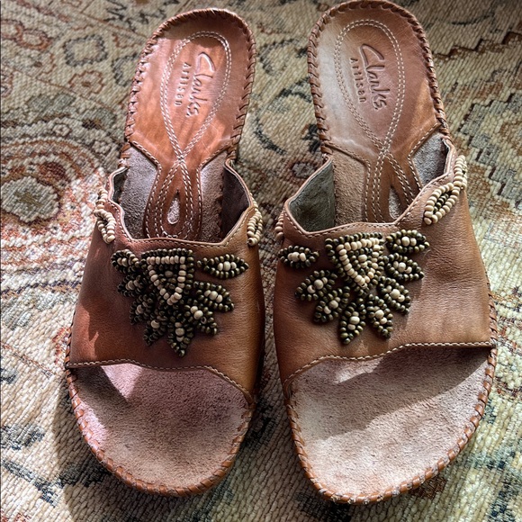 Clark’s leather beaded slip on shoes. Size 7M - Picture 2 of 9